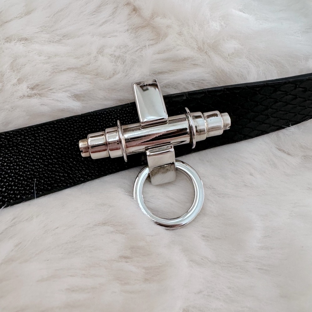 Givenchy Obsedia Leather Wrap Bracelet - Picture 2 of 9